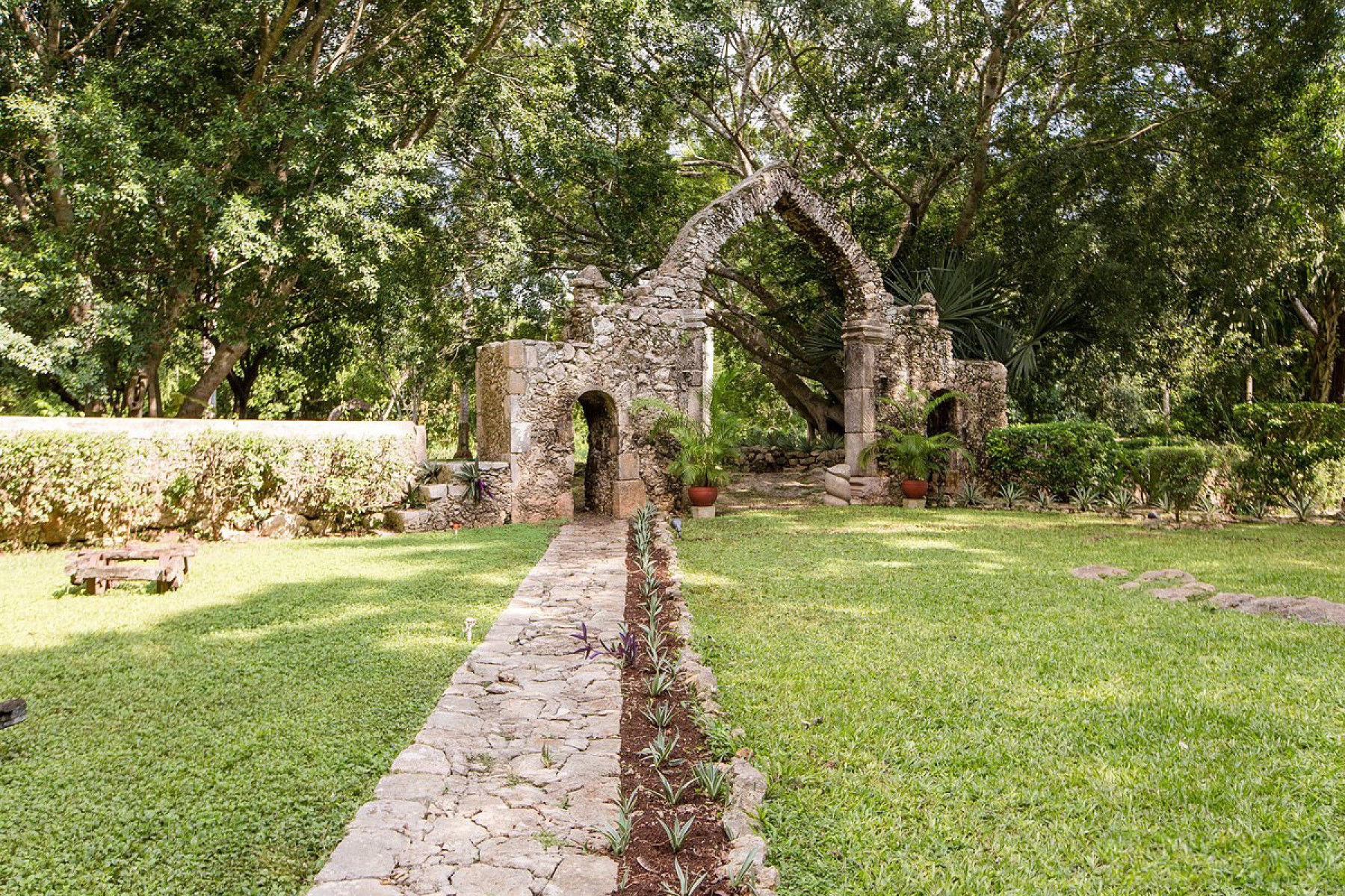 Hacienda Chichen Resort